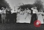 Standbild Gruppe auf ein Eis sozialen in den USA United States USA, 1916, aus Sekunde 8 historischem Filmmaterial Videoclip 65675058509