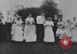 Standbild Gruppe auf ein Eis sozialen in den USA United States USA, 1916, aus Sekunde 10 historischem Filmmaterial Videoclip 65675058509