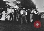 Standbild Gruppe auf ein Eis sozialen in den USA United States USA, 1916, aus Sekunde 14 historischem Filmmaterial Videoclip 65675058509