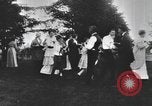Standbild Gruppe auf ein Eis sozialen in den USA United States USA, 1916, aus Sekunde 22 historischem Filmmaterial Videoclip 65675058509