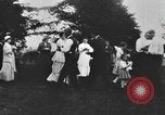 Standbild Gruppe auf ein Eis sozialen in den USA United States USA, 1916, aus Sekunde 23 historischem Filmmaterial Videoclip 65675058509