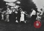 Standbild Gruppe auf ein Eis sozialen in den USA United States USA, 1916, aus Sekunde 24 historischem Filmmaterial Videoclip 65675058509