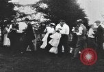 Standbild Gruppe auf ein Eis sozialen in den USA United States USA, 1916, aus Sekunde 25 historischem Filmmaterial Videoclip 65675058509