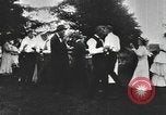 Standbild Gruppe auf ein Eis sozialen in den USA United States USA, 1916, aus Sekunde 28 historischem Filmmaterial Videoclip 65675058509