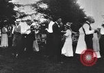 Standbild Gruppe auf ein Eis sozialen in den USA United States USA, 1916, aus Sekunde 29 historischem Filmmaterial Videoclip 65675058509