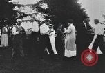 Standbild Gruppe auf ein Eis sozialen in den USA United States USA, 1916, aus Sekunde 30 historischem Filmmaterial Videoclip 65675058509