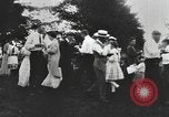 Standbild Gruppe auf ein Eis sozialen in den USA United States USA, 1916, aus Sekunde 32 historischem Filmmaterial Videoclip 65675058509