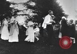 Standbild Gruppe auf ein Eis sozialen in den USA United States USA, 1916, aus Sekunde 34 historischem Filmmaterial Videoclip 65675058509