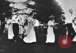 Standbild Gruppe auf ein Eis sozialen in den USA United States USA, 1916, aus Sekunde 35 historischem Filmmaterial Videoclip 65675058509