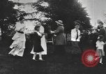 Standbild Gruppe auf ein Eis sozialen in den USA United States USA, 1916, aus Sekunde 40 historischem Filmmaterial Videoclip 65675058509