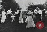 Standbild Gruppe auf ein Eis sozialen in den USA United States USA, 1916, aus Sekunde 52 historischem Filmmaterial Videoclip 65675058509