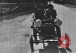 Standbild einen offenen Lkw beladen mit Schweinen Laufwerke auf den Markt in den USA United States USA, 1916, aus Sekunde 3 historischem Filmmaterial Videoclip 65675058510