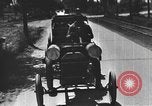 Standbild einen offenen Lkw beladen mit Schweinen Laufwerke auf den Markt in den USA United States USA, 1916, aus Sekunde 12 historischem Filmmaterial Videoclip 65675058510