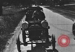 Standbild einen offenen Lkw beladen mit Schweinen Laufwerke auf den Markt in den USA United States USA, 1916, aus Sekunde 17 historischem Filmmaterial Videoclip 65675058510