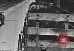 Standbild einen offenen Lkw beladen mit Schweinen Laufwerke auf den Markt in den USA United States USA, 1916, aus Sekunde 47 historischem Filmmaterial Videoclip 65675058510