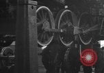 Image locomotive à vapeur en cours de maintenance au Roundhouse United States USA, 1923, de la seconde 58 séquences d'archives historiques vidéo 65675058512