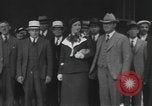 Standbild Frau Fliegerin Laura Ingalls Nonstop Rekord Tacoma Washington USA, 1935, aus Sekunde 56 historischem Filmmaterial Videoclip 65675058524