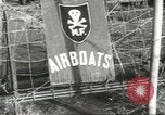 Standbild Airboot Vietnam, 1967, aus Sekunde 4 historischem Filmmaterial Videoclip 65675058586