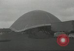 Image space age vêtements Allemagne, 1967, de la seconde 7 séquences d'archives historiques vidéo 65675058594