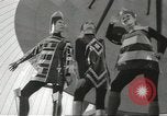 Image space age vêtements Allemagne, 1967, de la seconde 8 séquences d'archives historiques vidéo 65675058594
