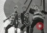 Image space age vêtements Allemagne, 1967, de la seconde 11 séquences d'archives historiques vidéo 65675058594