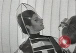 Image space age vêtements Allemagne, 1967, de la seconde 14 séquences d'archives historiques vidéo 65675058594