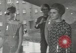 Image space age vêtements Allemagne, 1967, de la seconde 25 séquences d'archives historiques vidéo 65675058594