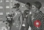 Image space age vêtements Allemagne, 1967, de la seconde 26 séquences d'archives historiques vidéo 65675058594