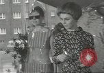 Image space age vêtements Allemagne, 1967, de la seconde 27 séquences d'archives historiques vidéo 65675058594