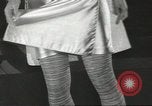 Image space age vêtements Allemagne, 1967, de la seconde 42 séquences d'archives historiques vidéo 65675058594