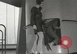Image space age vêtements Allemagne, 1967, de la seconde 51 séquences d'archives historiques vidéo 65675058594