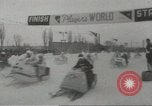 Standbild ski Handys Montreal Quebec Kanada, 1967, aus Sekunde 7 historischem Filmmaterial Videoclip 65675058598