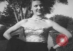 Immagine di Modelli California United States USA, 1950, secondo 11 filmato di repertorio 65675058617