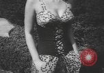 Immagine di Modelli California United States USA, 1950, secondo 40 filmato di repertorio 65675058617