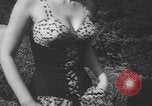 Immagine di Modelli California United States USA, 1950, secondo 41 filmato di repertorio 65675058617