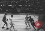 Immagine di Partita di basket campionato 1950 New York City USA, 1950, secondo 9 filmato di repertorio 65675058618