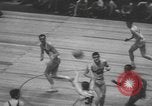Immagine di Partita di basket campionato 1950 New York City USA, 1950, secondo 12 filmato di repertorio 65675058618