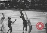 Immagine di Partita di basket campionato 1950 New York City USA, 1950, secondo 19 filmato di repertorio 65675058618