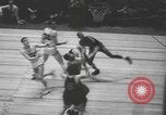 Immagine di Partita di basket campionato 1950 New York City USA, 1950, secondo 21 filmato di repertorio 65675058618