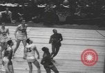 Immagine di Partita di basket campionato 1950 New York City USA, 1950, secondo 22 filmato di repertorio 65675058618