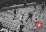 Immagine di Partita di basket campionato 1950 New York City USA, 1950, secondo 27 filmato di repertorio 65675058618