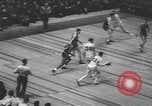 Immagine di Partita di basket campionato 1950 New York City USA, 1950, secondo 28 filmato di repertorio 65675058618