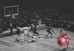 Immagine di Partita di basket campionato 1950 New York City USA, 1950, secondo 31 filmato di repertorio 65675058618