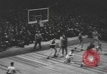 Immagine di Partita di basket campionato 1950 New York City USA, 1950, secondo 32 filmato di repertorio 65675058618