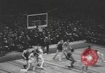 Immagine di Partita di basket campionato 1950 New York City USA, 1950, secondo 37 filmato di repertorio 65675058618