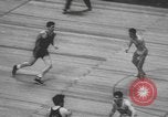 Immagine di Partita di basket campionato 1950 New York City USA, 1950, secondo 50 filmato di repertorio 65675058618