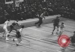 Immagine di Partita di basket campionato 1950 New York City USA, 1950, secondo 58 filmato di repertorio 65675058618