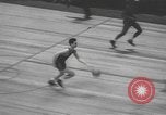 Immagine di Partita di basket campionato 1950 New York City USA, 1950, secondo 61 filmato di repertorio 65675058618