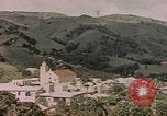 Standbild Mädchen auf windiger Tag mit Puerto Rican Kapitolhaube im Hintergrund Puerto Rico, 1941, aus Sekunde 21 historischem Filmmaterial Videoclip 65675058642