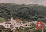 Standbild Mädchen auf windiger Tag mit Puerto Rican Kapitolhaube im Hintergrund Puerto Rico, 1941, aus Sekunde 22 historischem Filmmaterial Videoclip 65675058642